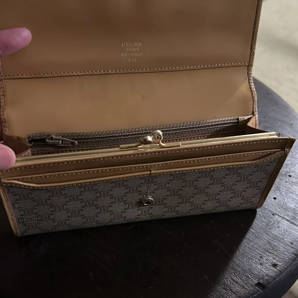 Authentic CELINE Kisslock vintage wallet Macadam Beige